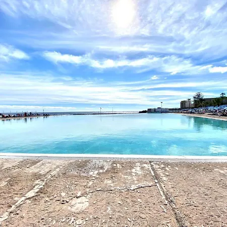 With Garden View,cerca Playa, Con Piscina Y Wifi En 아파트 *
